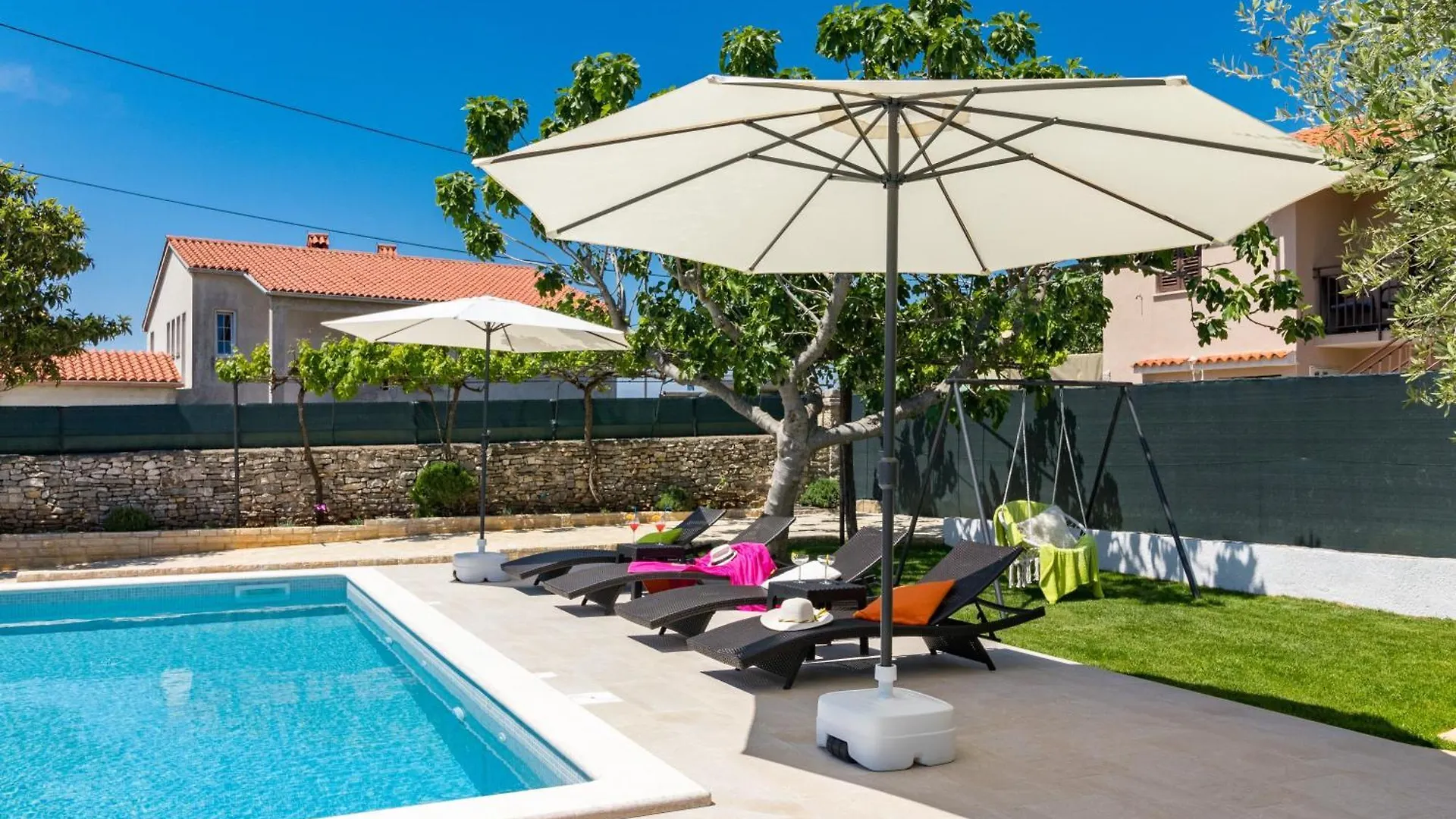 Gemuetliches Stein Ferienhaus Mit Privatem Pool Und Terrasse Mit Grill Galižana Chorvatsko