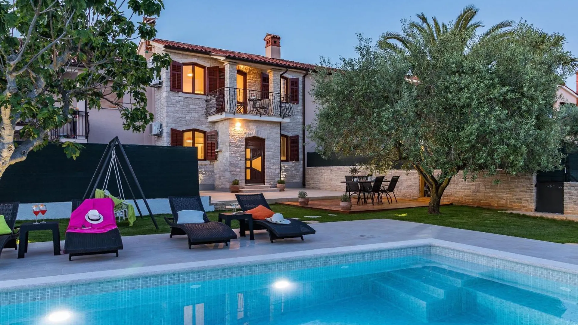 Gemuetliches Stein Ferienhaus Mit Privatem Pool Und Terrasse Mit Grill Galizana