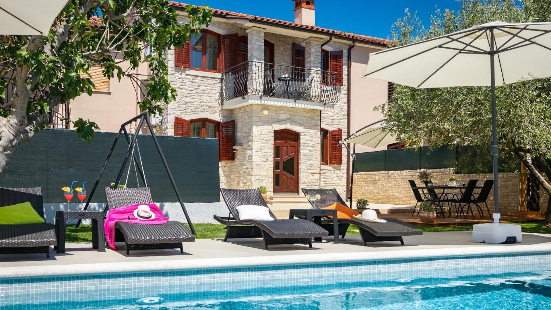 Gemuetliches Stein Ferienhaus Mit Privatem Pool Und Terrasse Mit Grill Galizana