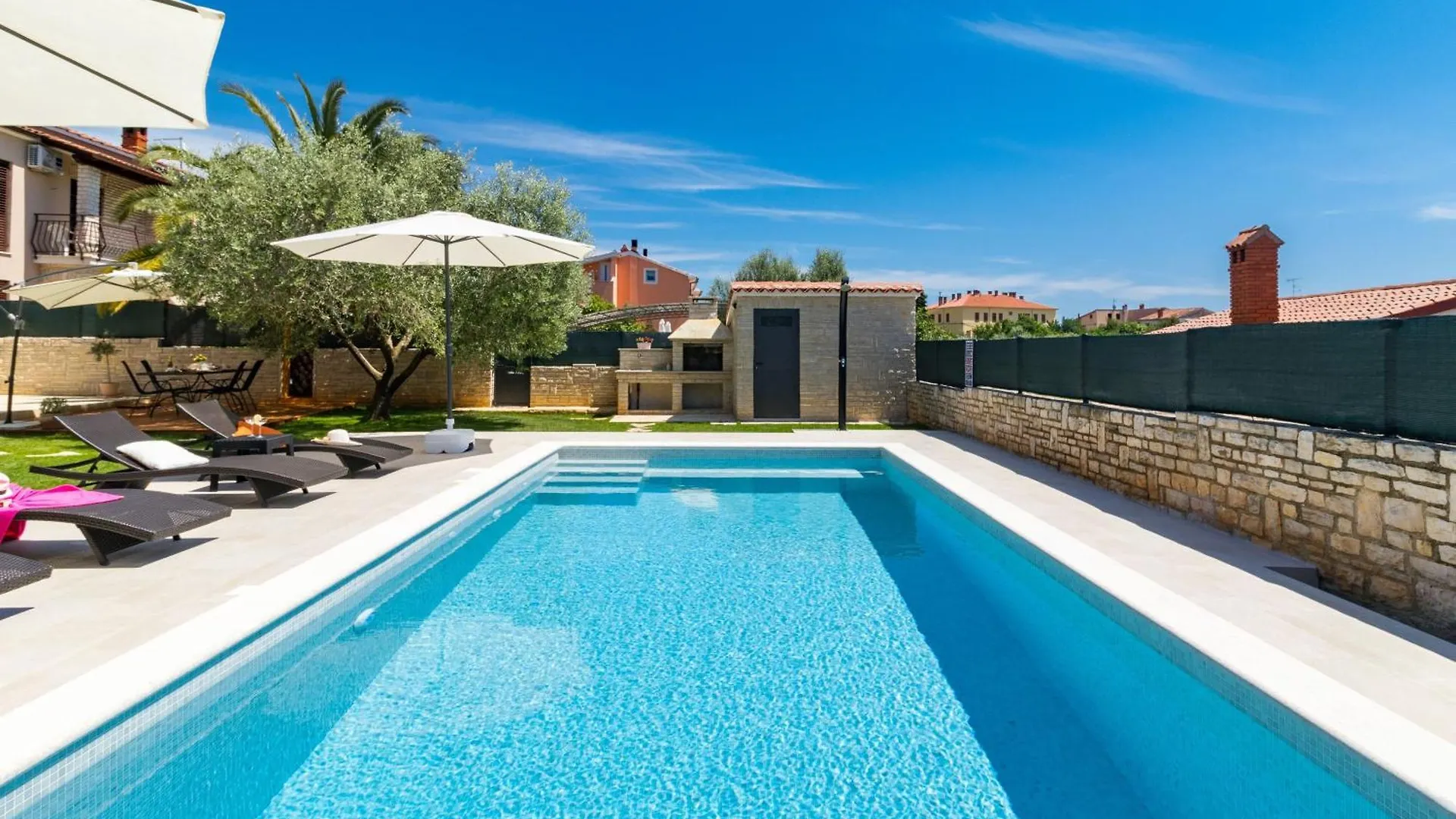 Gemuetliches Stein Ferienhaus Mit Privatem Pool Und Terrasse Mit Grill Galizana