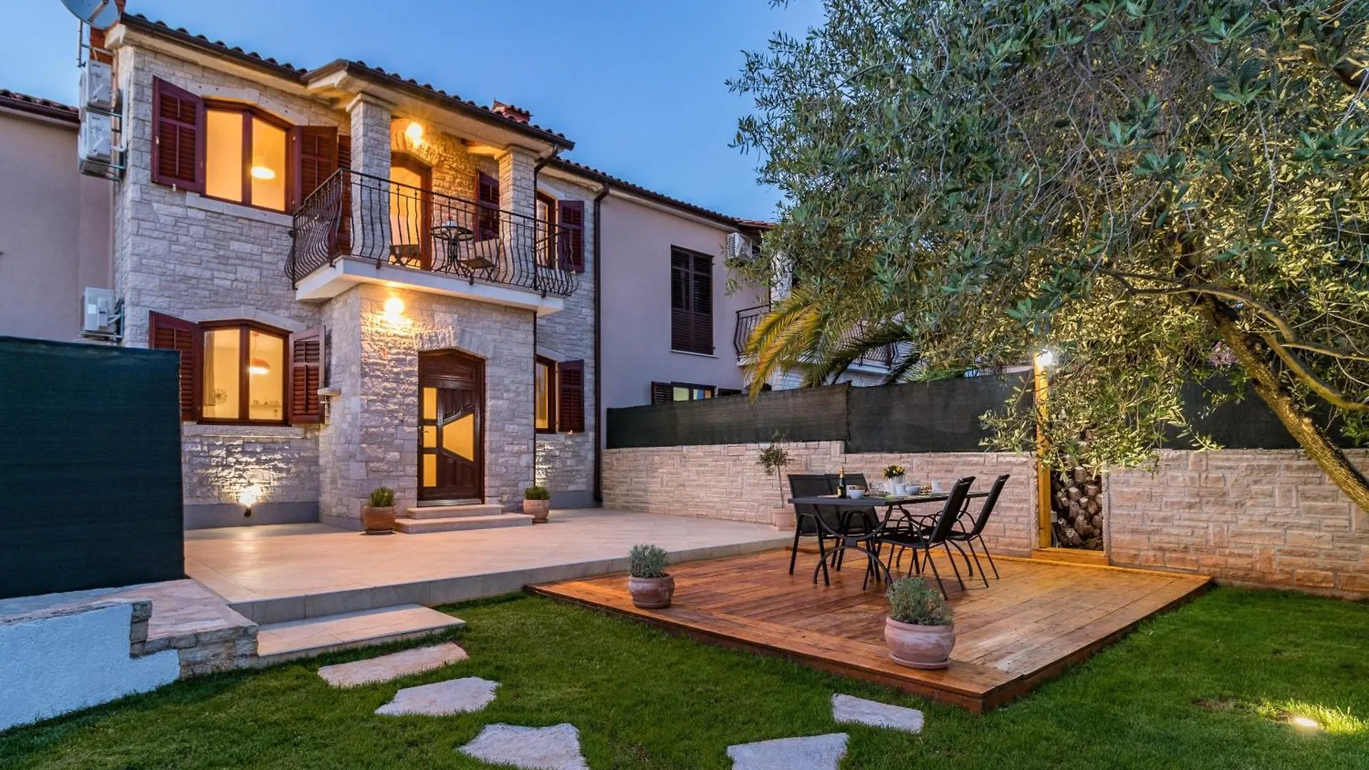 Gemuetliches Stein Ferienhaus Mit Privatem Pool Und Terrasse Mit Grill Galizana Croatia