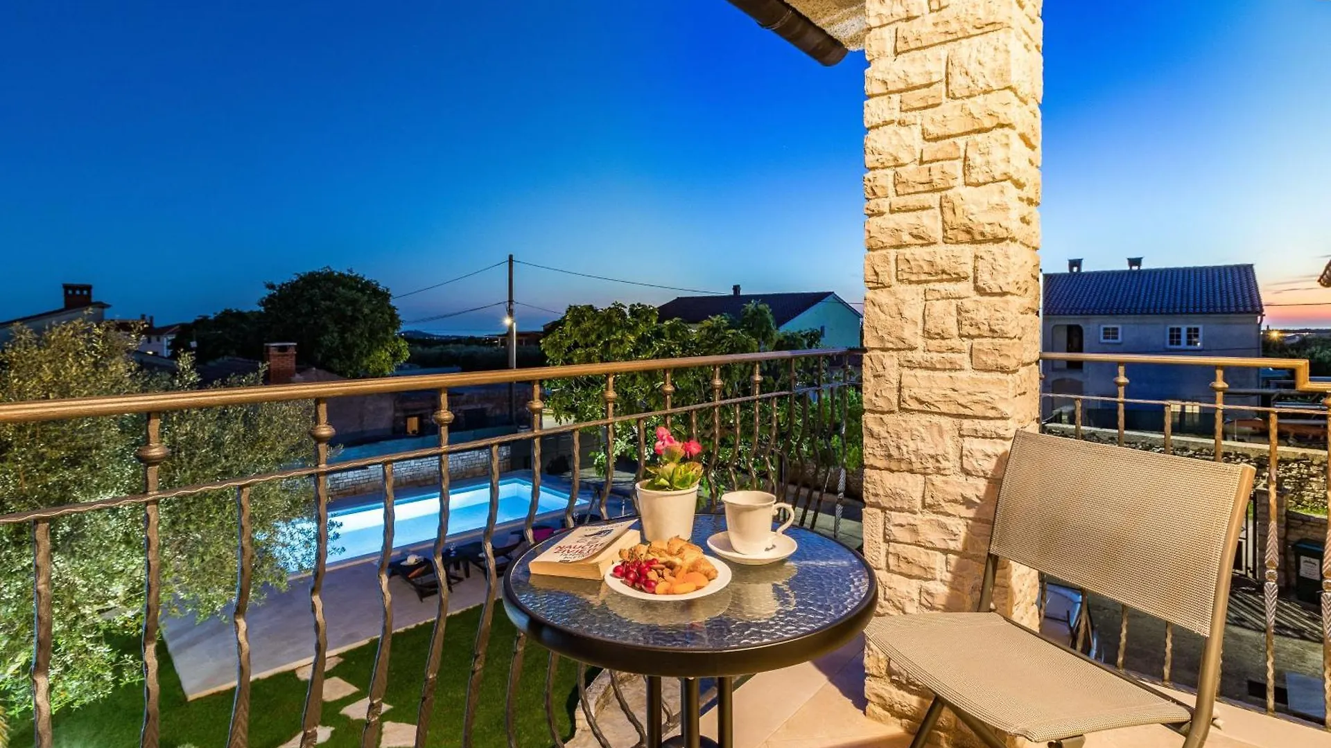 Gemuetliches Stein Ferienhaus Mit Privatem Pool Und Terrasse Mit Grill Galizana Holiday home
