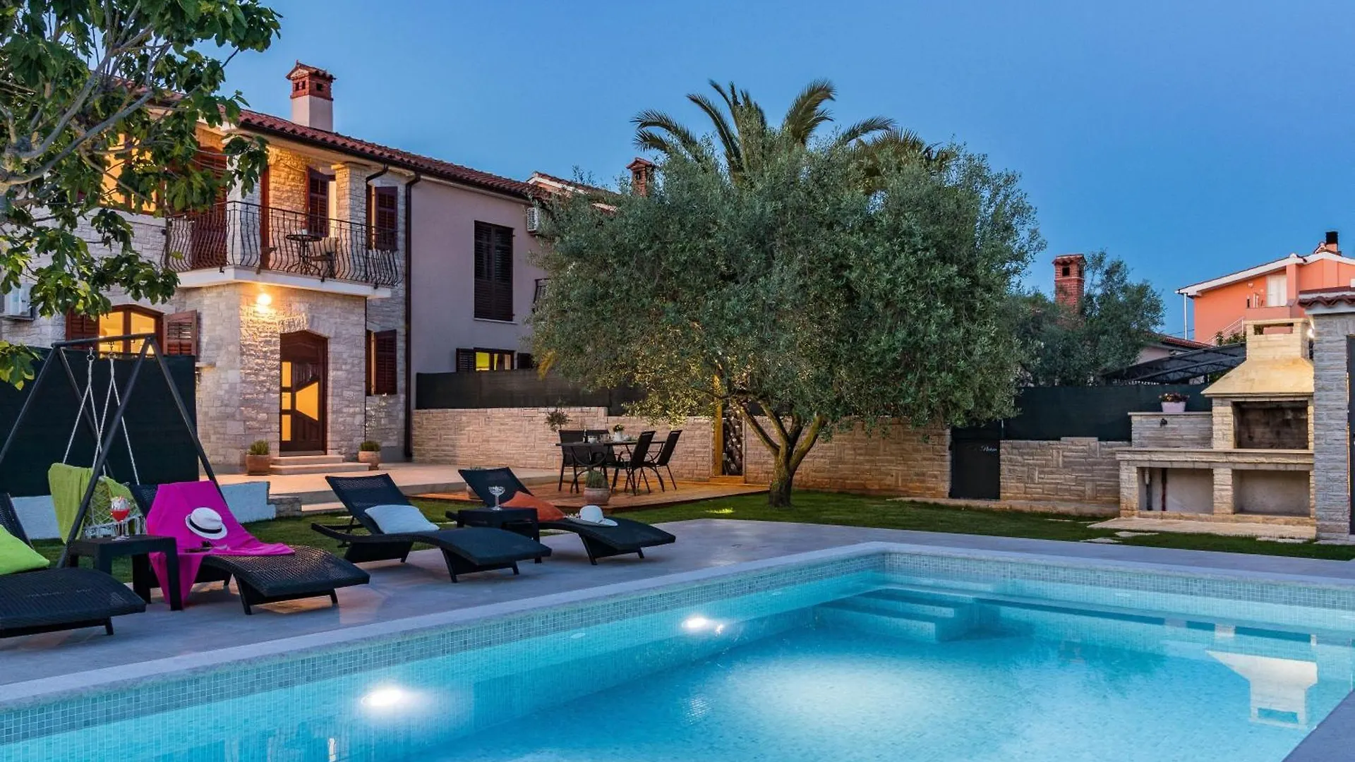 Gemuetliches Stein Ferienhaus Mit Privatem Pool Und Terrasse Mit Grill Galizana